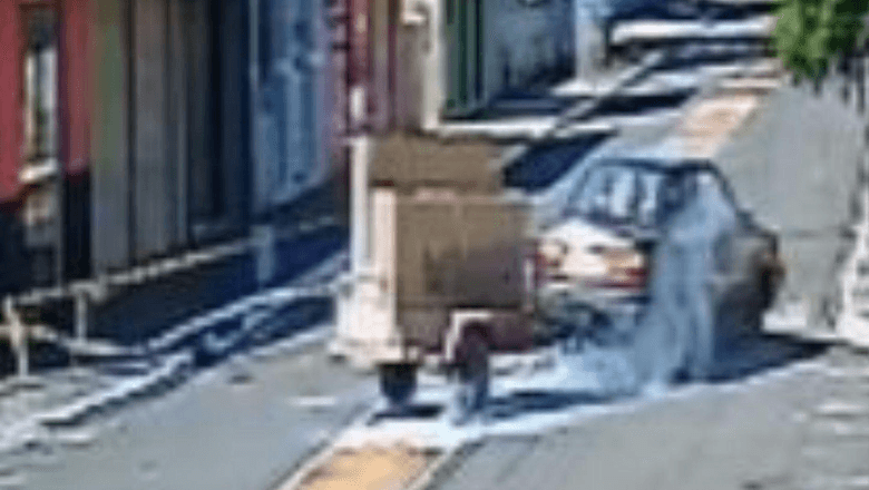 Veículo passando sobre tapetes de Corpus Christi em Jardim Alegre