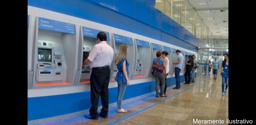 Sicredi reinaugura agência em Barbosa Ferraz