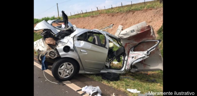 Carro capotado na PR-986 em Arapongas